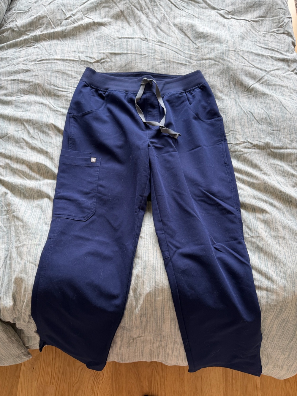 FIGS Women’s Livingston Scrub Pants Navy